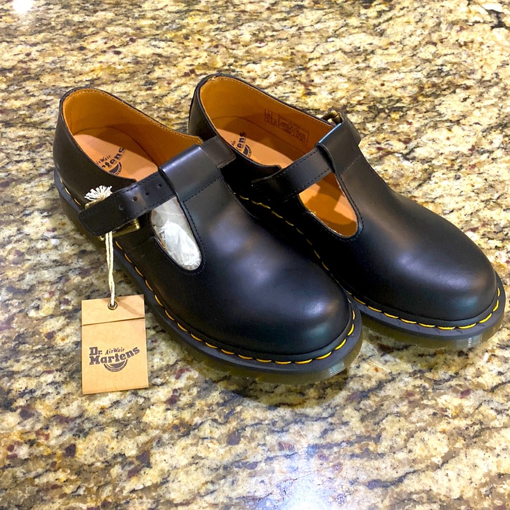 Womens Doc Martens black size 9 NWT